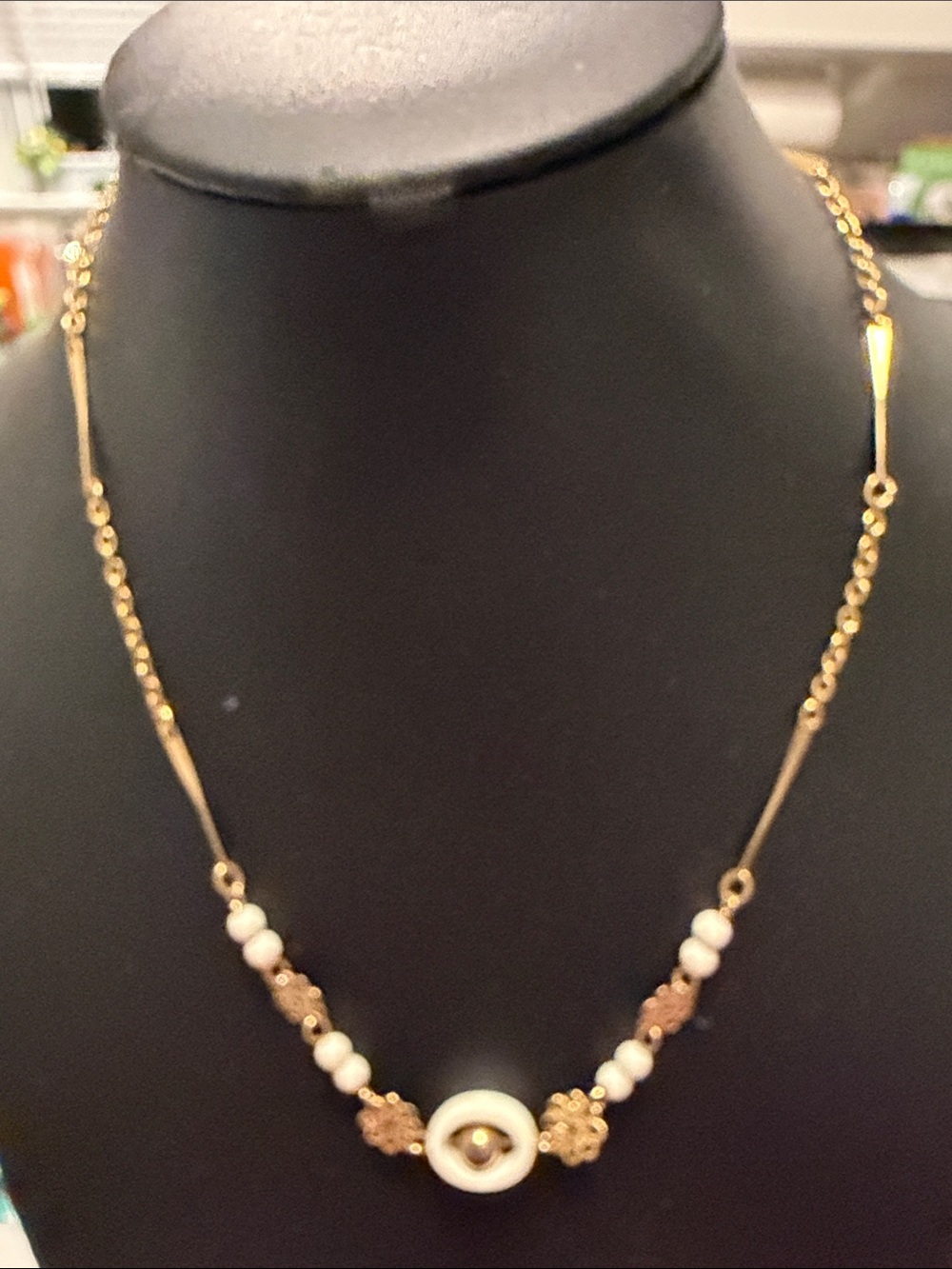 Vintage 15 1/2-16” Gold and Cream Bead Pendant Necklace - Women Jewelry
